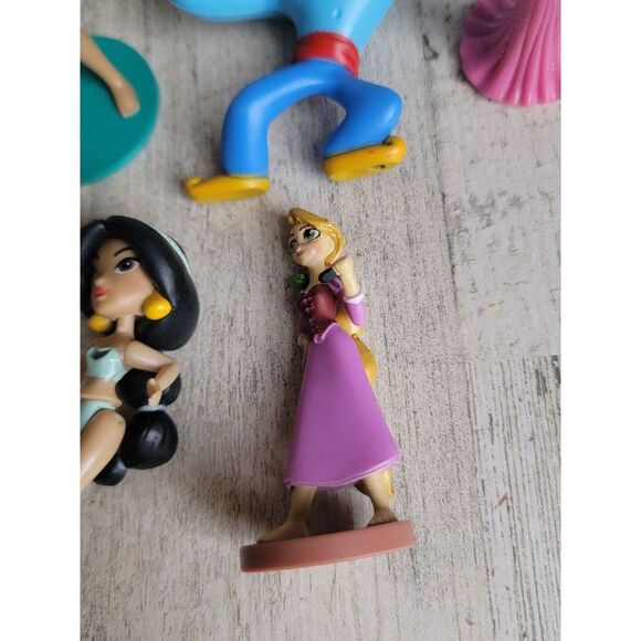 Unique variety Disney Tangled Aladdin Pocahontas toy set - Picture 2 of 8